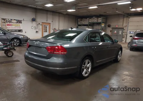 2015 Volkswagen Passat 2.0L Tdi Sel Premium z USA, uszkodzony, nr VIN 1VWCV7A33FC067776